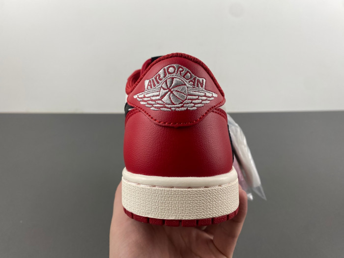 Travis Scott x Air Jordan 1 DZ4137-700