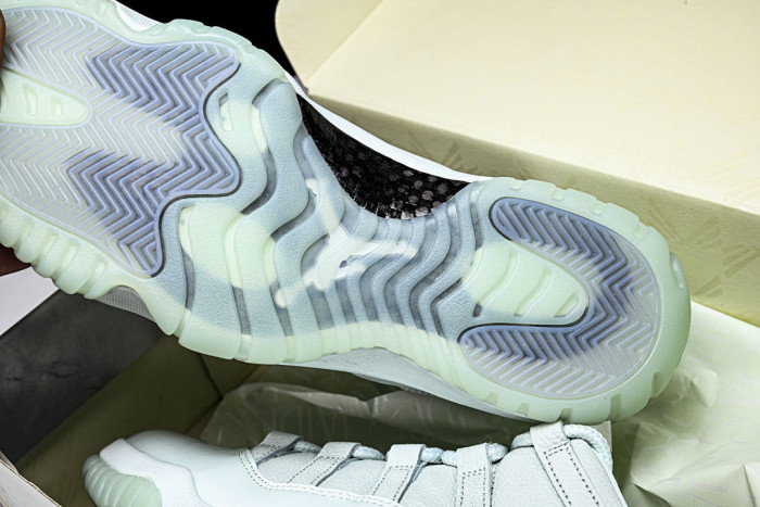 Air Jordan 11 Low IW1882-300