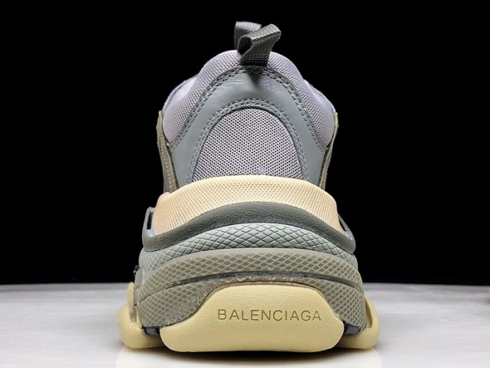 BALENGA TRIPLE S GREY 483513-W06E1-1259