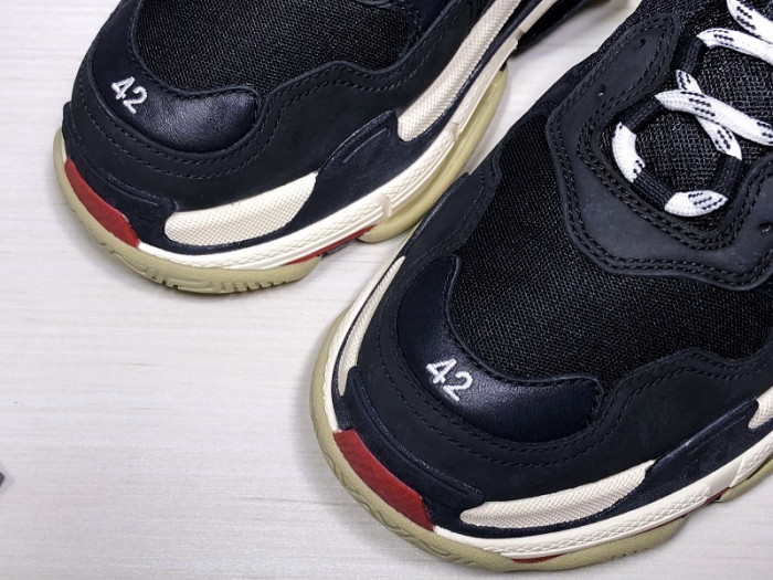 balenga triple s black white red 483513-w06e1-1000