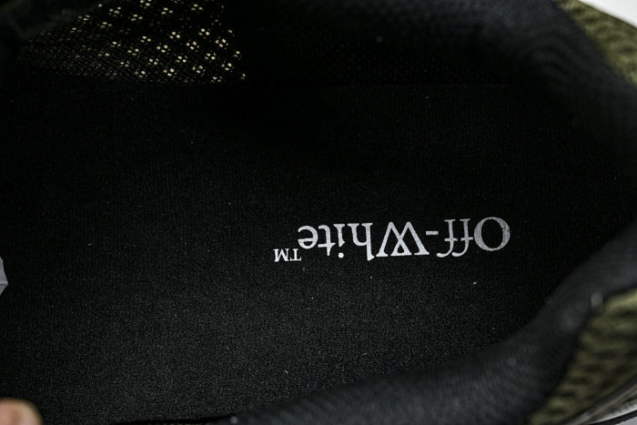 C/O​ SNEAKERS CO-048