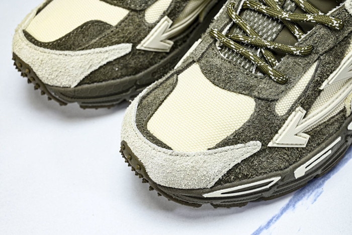 C/O​ SNEAKERS CO-049