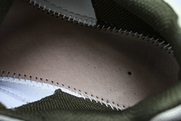 C/O​ SNEAKERS CO-049