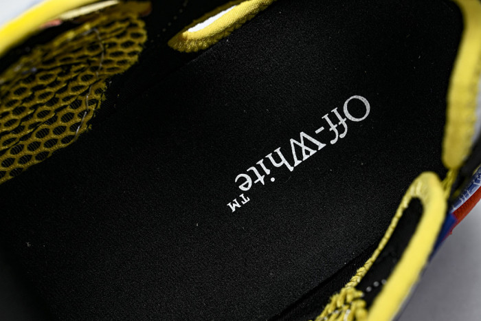C/O​ SNEAKERS CO-067