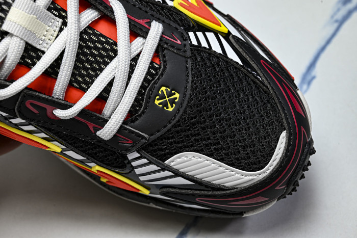 C/O​ SNEAKERS CO-073