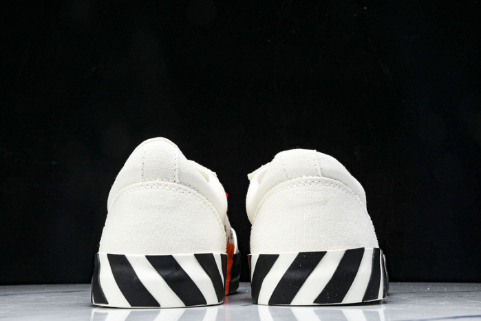 C/O​ SNEAKERS CO-035