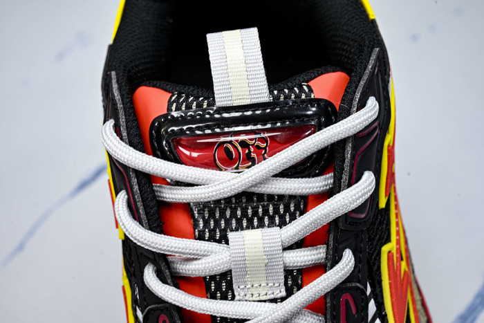 C/O​ SNEAKERS CO-073