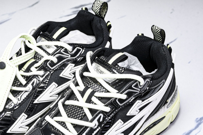 C/O​ SNEAKERS CO-033
