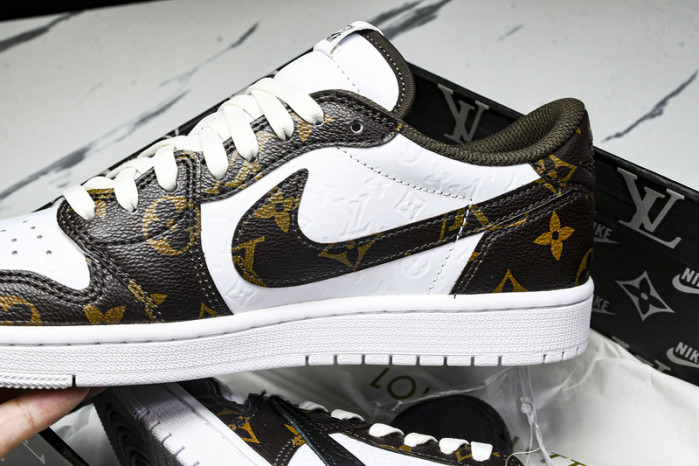 Travis Scott x Jordan Air Jordan 1 Low DL2403-002