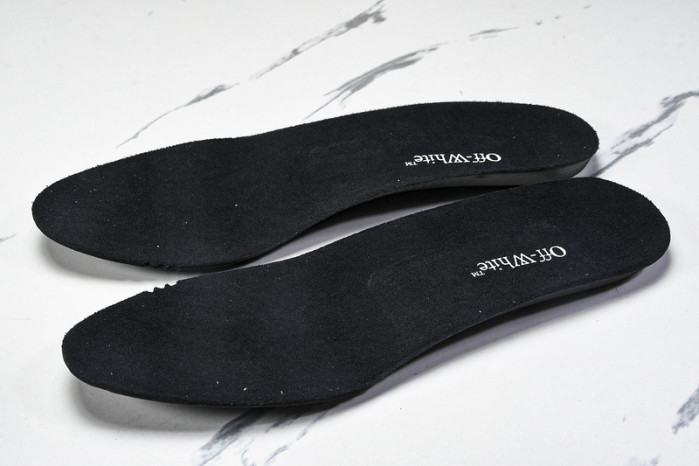 C/O​ SNEAKERS CO-027