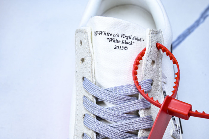 C/O​ SNEAKERS CO-043
