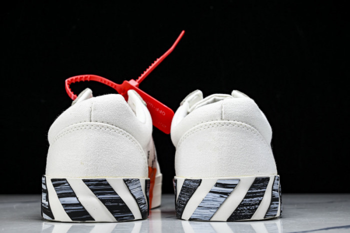C/O​ SNEAKERS CO-043