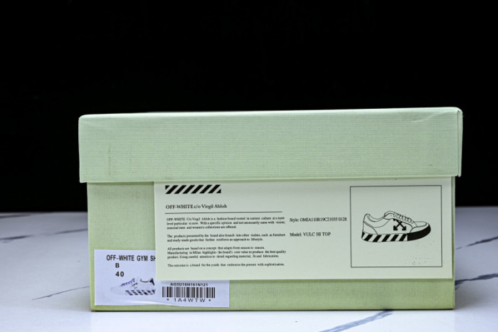 C/O​ SNEAKERS CO-043