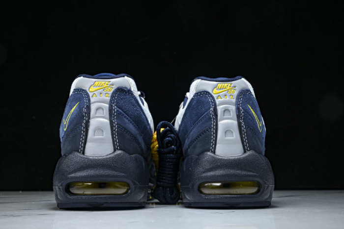 Eric Koston x Nike SB Air Max 95 HQ8492-400
