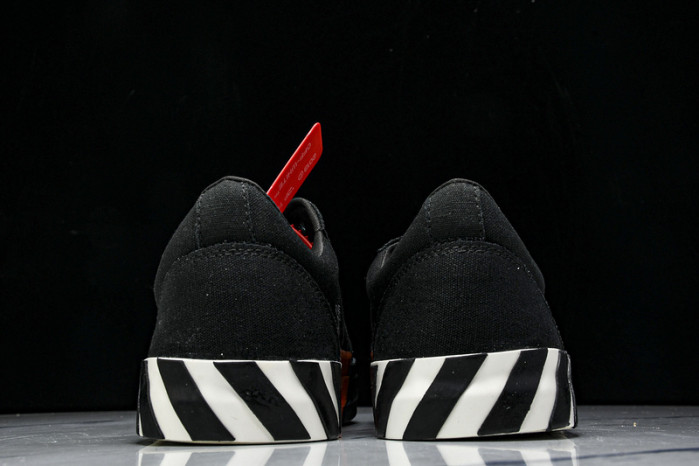 C/O​ SNEAKERS CO-038