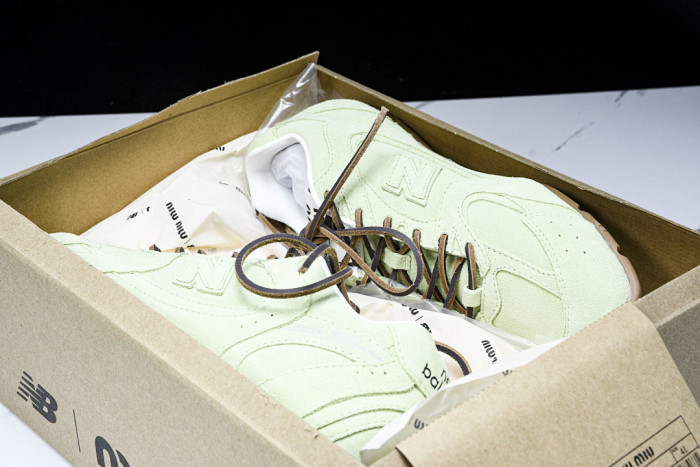 New Balance x Mi­uMi­u 530 MM-001