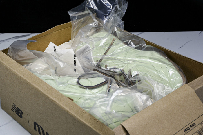 New Balance x Mi­uMi­u 530 MM-001