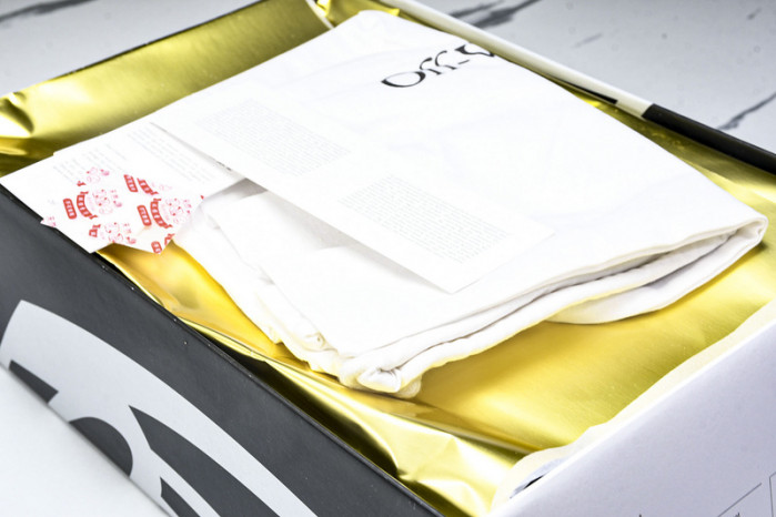 C/O​ SNEAKERS CO-029