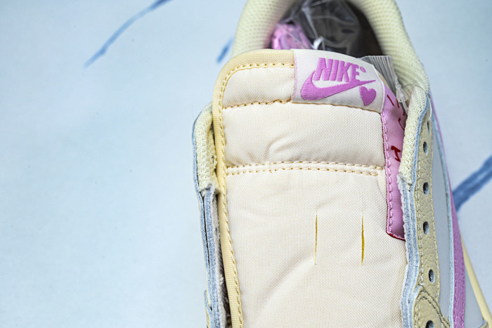 Air Jordan 1 Retro Low OG SP Travis Scott Shy Pink IQ7604-101