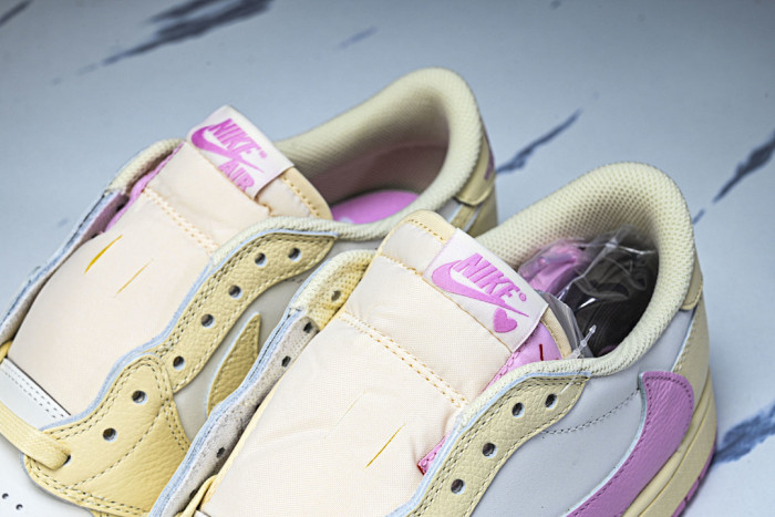 Air Jordan 1 Retro Low OG SP Travis Scott Shy Pink IQ7604-101
