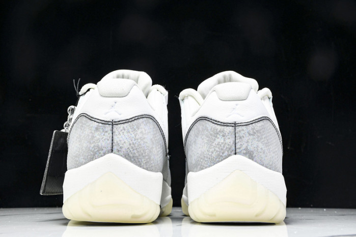 Air Jordan 11 Low HQ7000-001