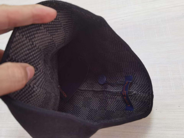 HAT-002