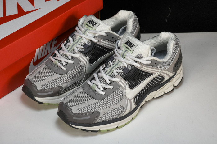 nike air zoom vomero 5   fb8825-001