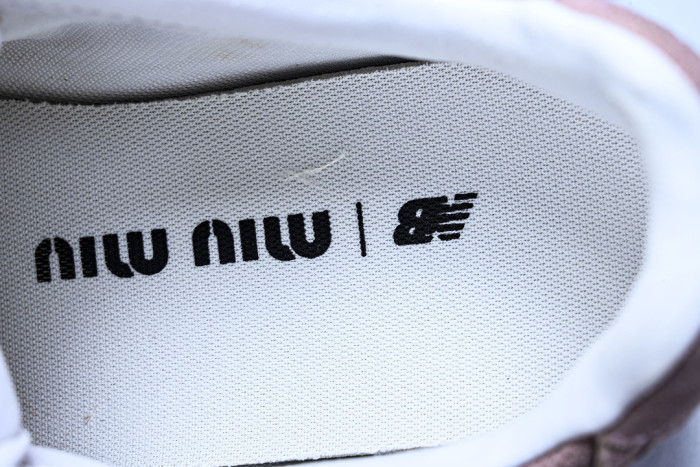 New Balance x Mi­uMi­u 530 MM-010
