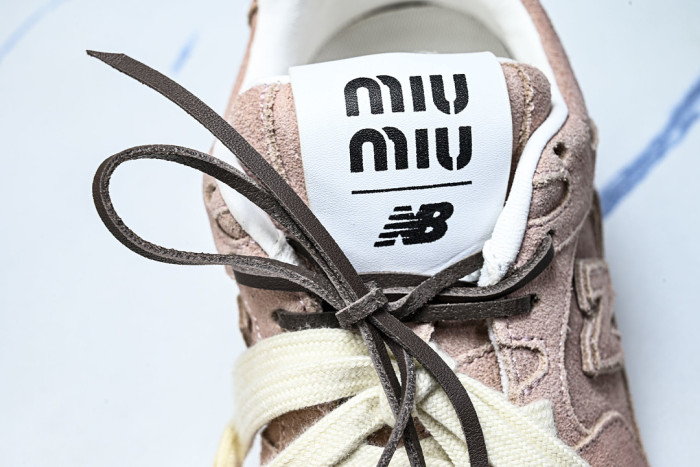 New Balance x Mi­uMi­u 530 MM-010