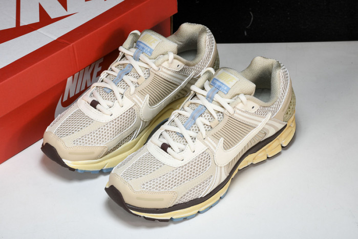 nike air zoom vomero 5   fb8825-111