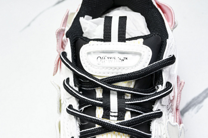 C/O​ SNEAKERS CO-013