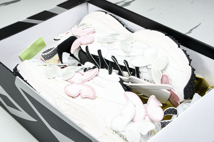 C/O​ SNEAKERS CO-013