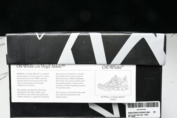 C/O​ SNEAKERS CO-013